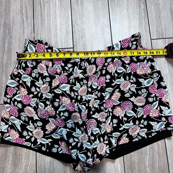 Torrid Gauze SHORTS Floral Smocked Waist 3X - Picture 4 of 7